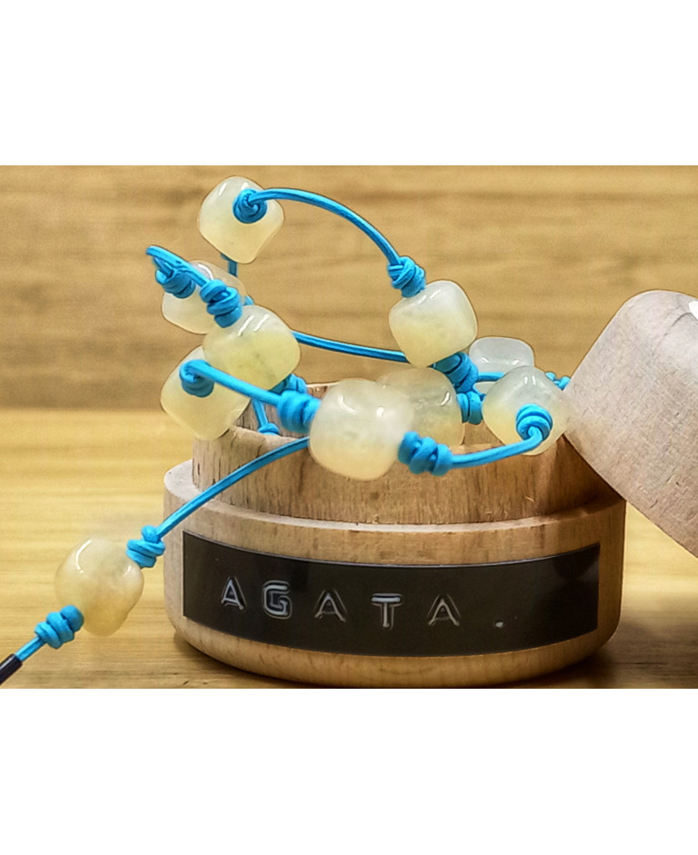AGATA CREAM EN CUERO CELESTE